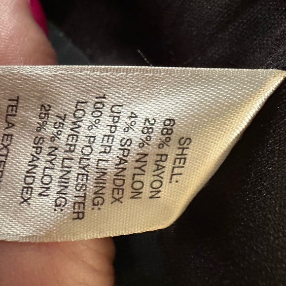 White-House Black Market Knee Length Dress With Zip Up Back. Size 8 - Picture 8 of 8